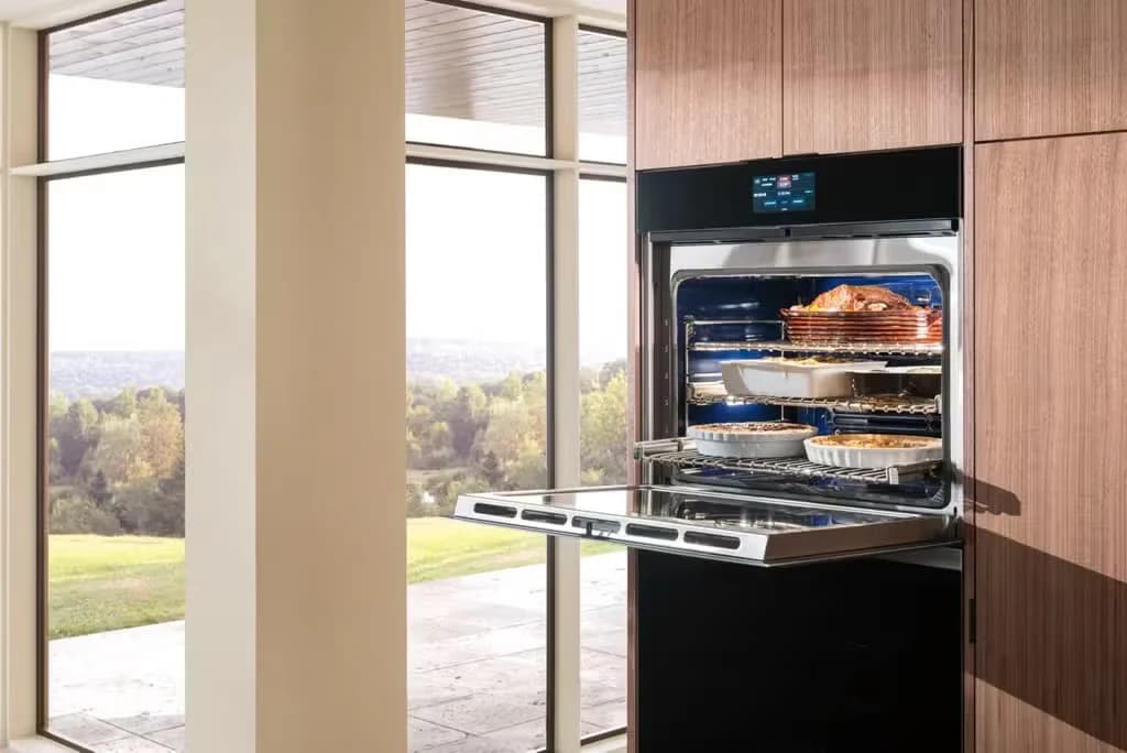 M Series Contemporary Built-In Double Oven detail