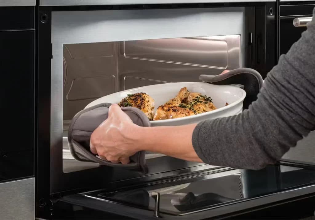 30" E Series Professional Drop-Down Door Microwave Oven feature detail